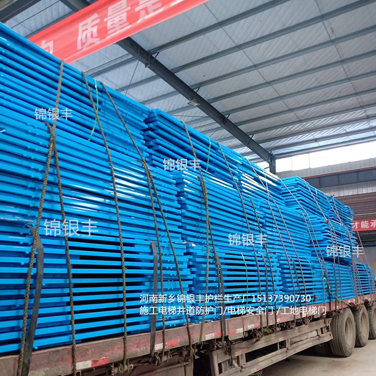 中建电梯井防护门 施工电梯门 蓝色电梯门 楼层施工洞口防护门1.jpg 工地楼层施工电梯防护门