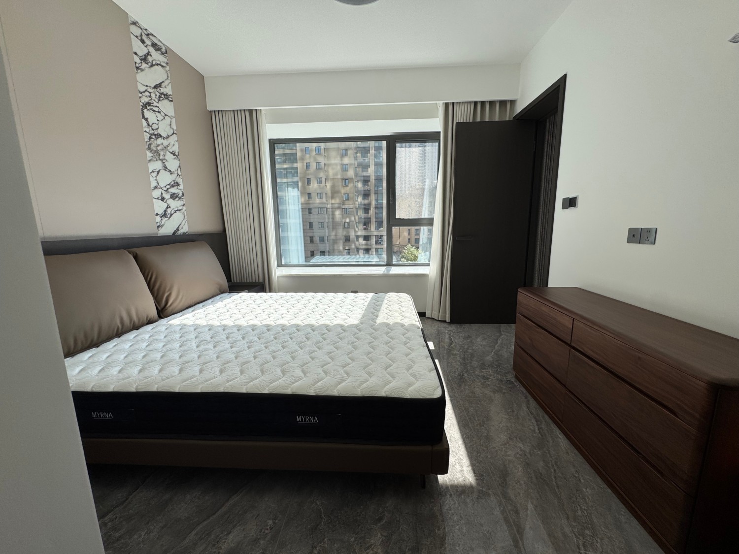 佛山市吉吉菲尚家具有限公司