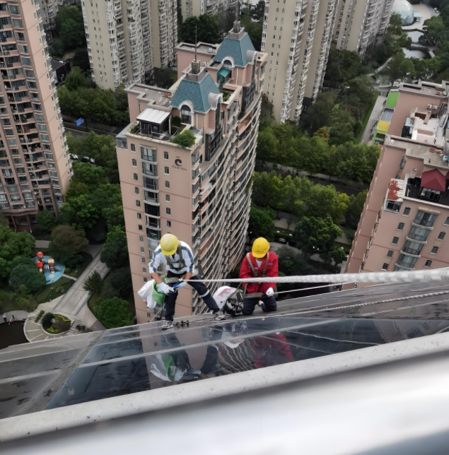 玻璃幕墙漏水维修