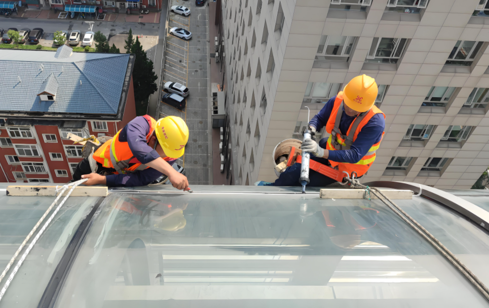 玻璃幕墙漏水维修