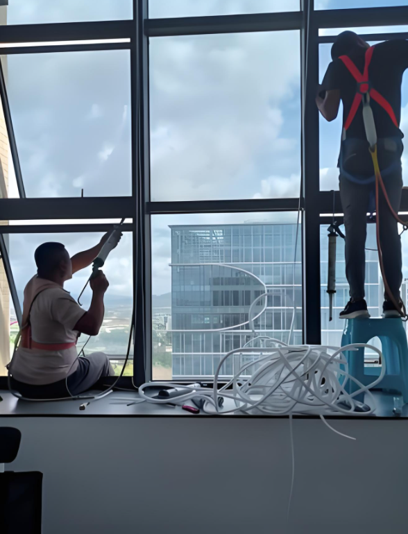 玻璃幕墙漏水维修