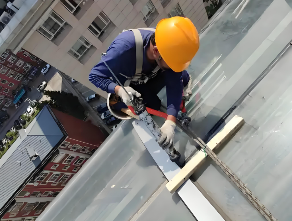 玻璃幕墙漏水维修