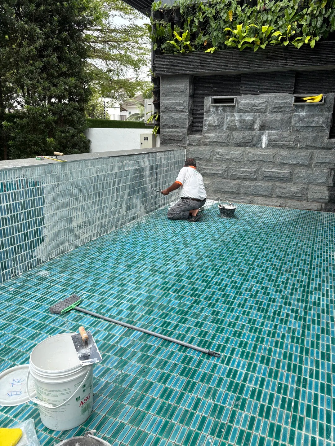 游泳池漏水维修