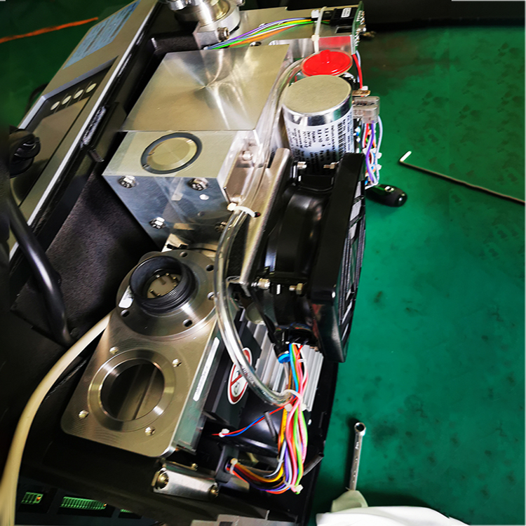 1764645362204720.jpg 莱宝L300检漏仪维修