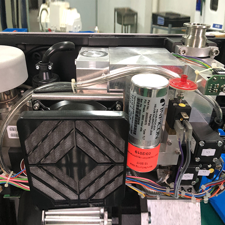 1764645364472016.jpg 莱宝L300检漏仪维修