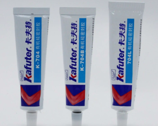 1764834095317663.png 给浴缸和淋浴封密封胶