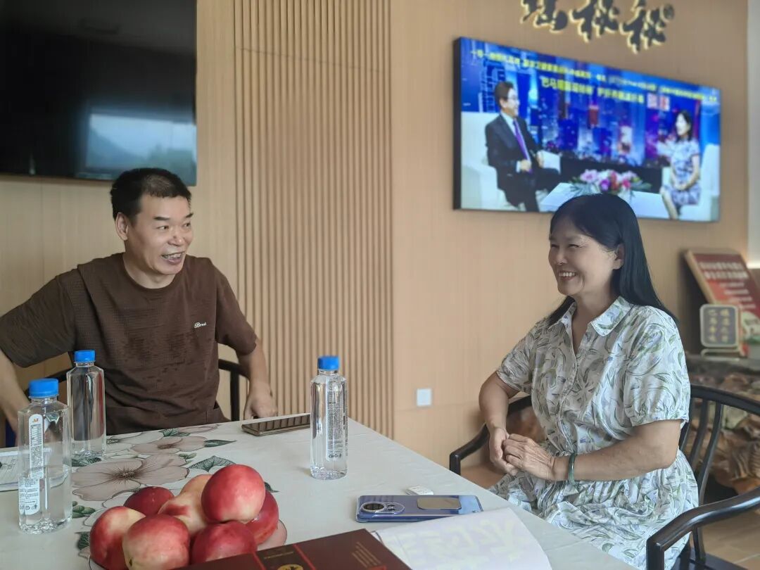 1764834262184949.jpg 大公鸡报晓