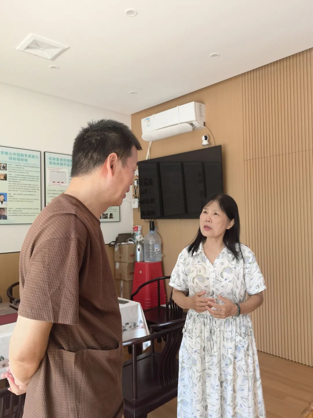 1764834644587404.jpg 大公鸡报晓