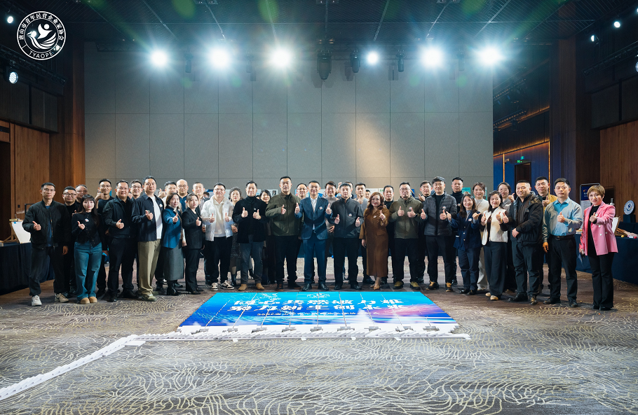 1765431085374186.png 【年会特别内容】致敬每一束微光!青企协年会幕后义工,让温暖与担当照亮征程