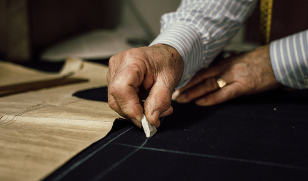 男士定制西装：为什么个性化是打造永恒衣橱的关键?