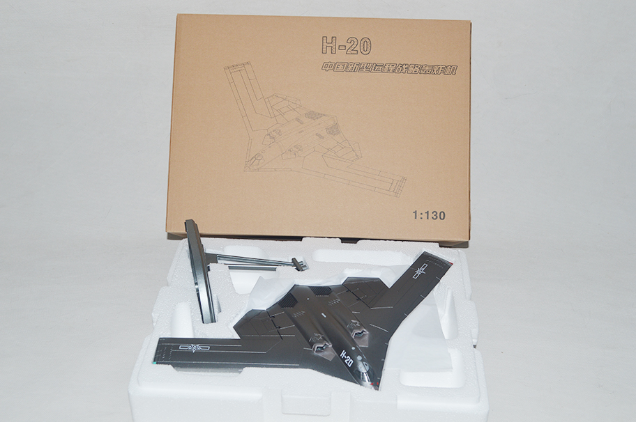1:130轰20轰炸机模型