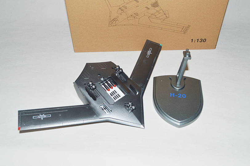 1:130轰20轰炸机模型