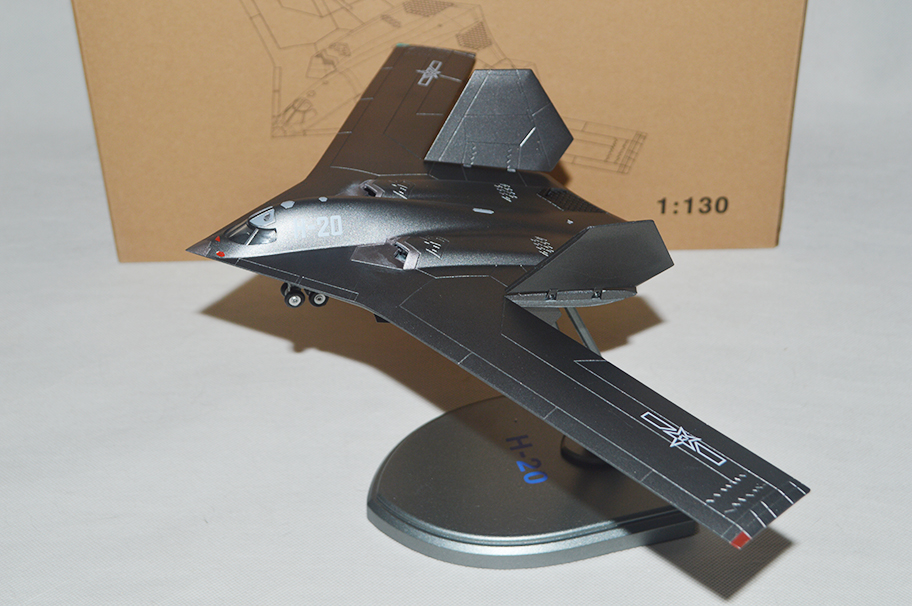 1:130轰20轰炸机模型