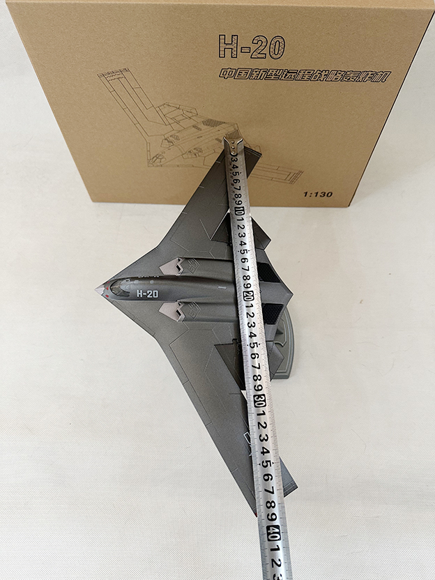 1:130轰20轰炸机模型