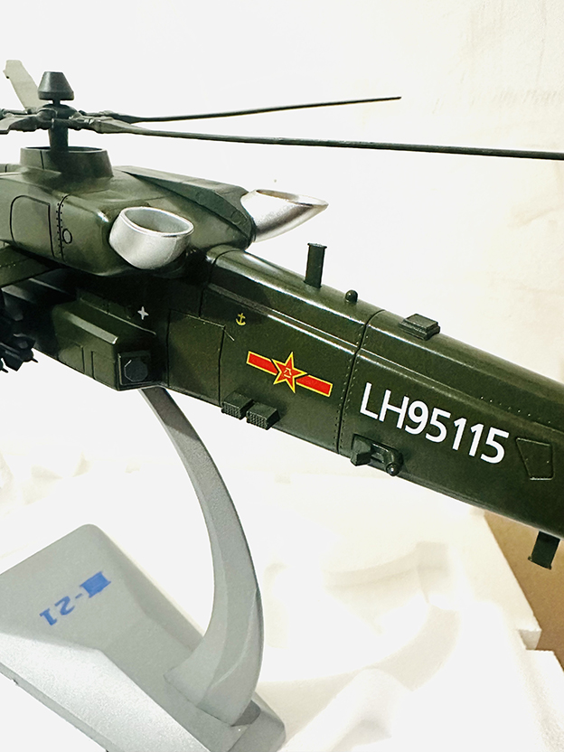 1:48直21武装直升机模型