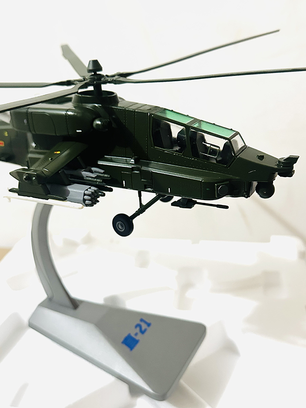 1:48直21武装直升机模型