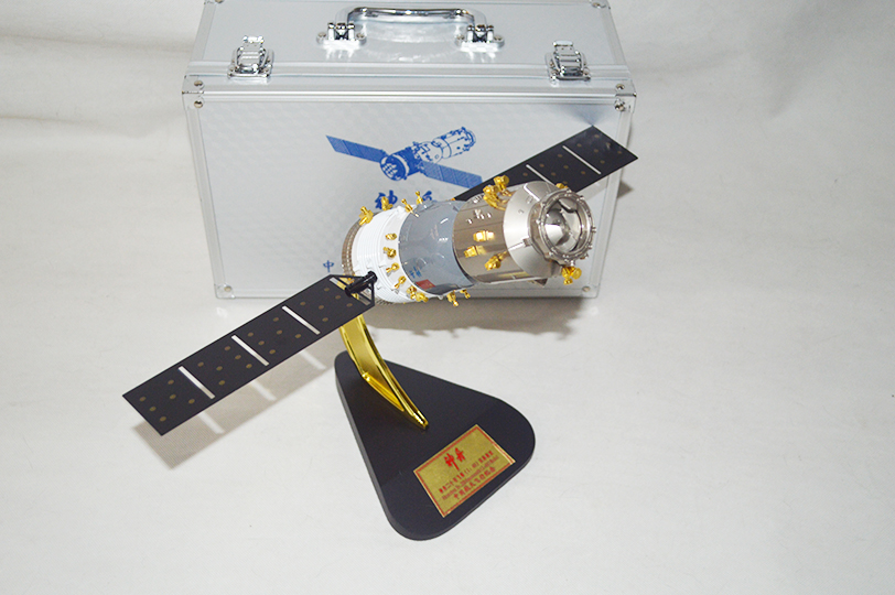 1766564273399583.jpg 1:40神舟二十飞船模型