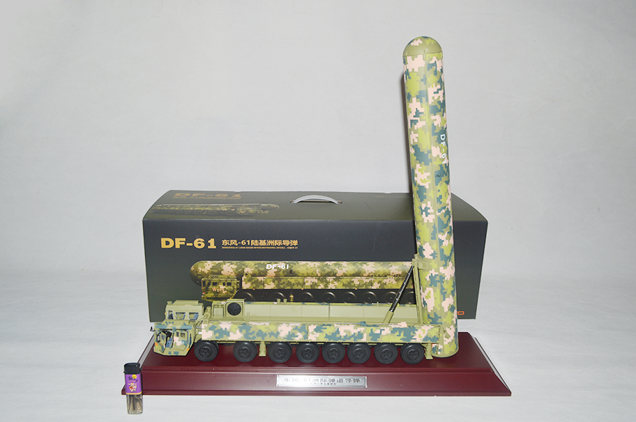 1:40彩盒东风61军事模型