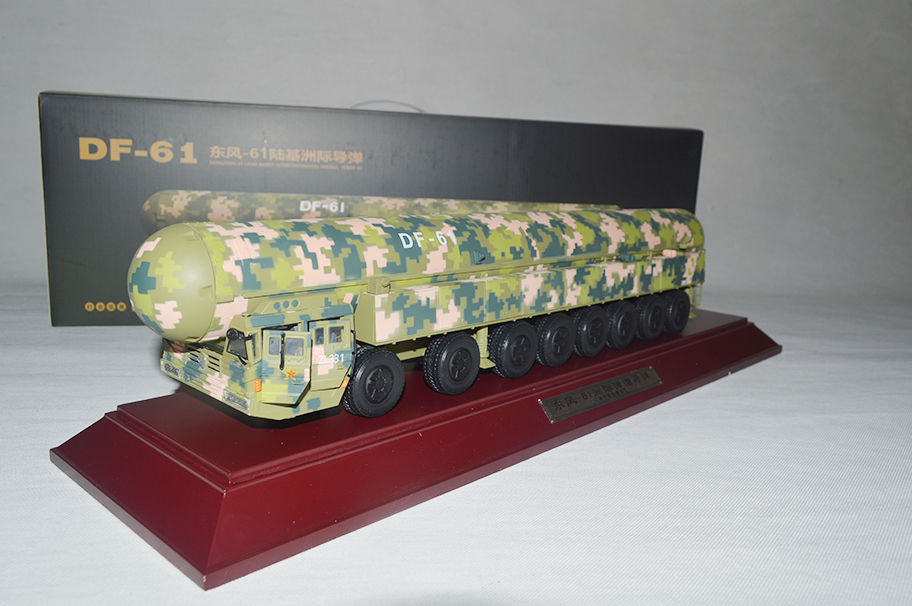 1:40彩盒东风61军事模型