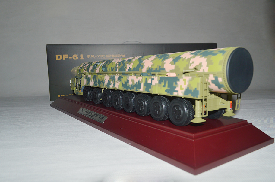 1:40彩盒东风61军事模型