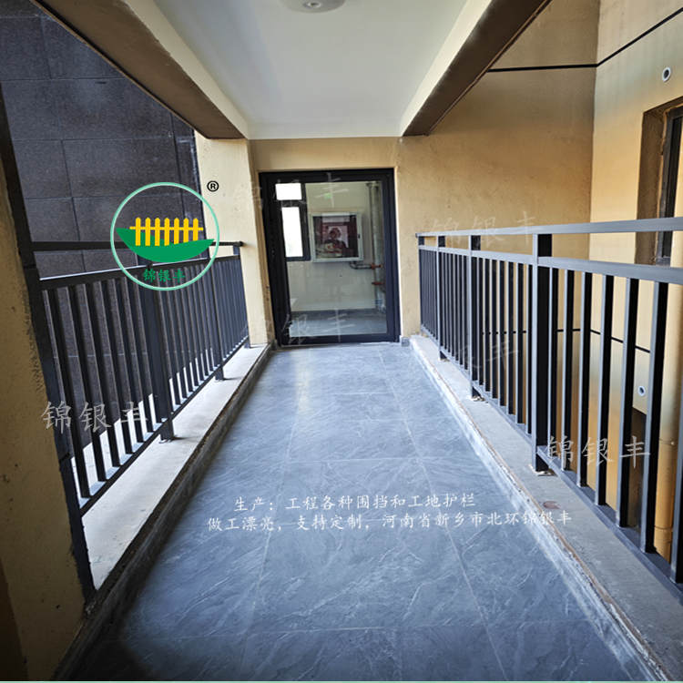 小区连廊阳台护栏.jpg 铁艺栏杆