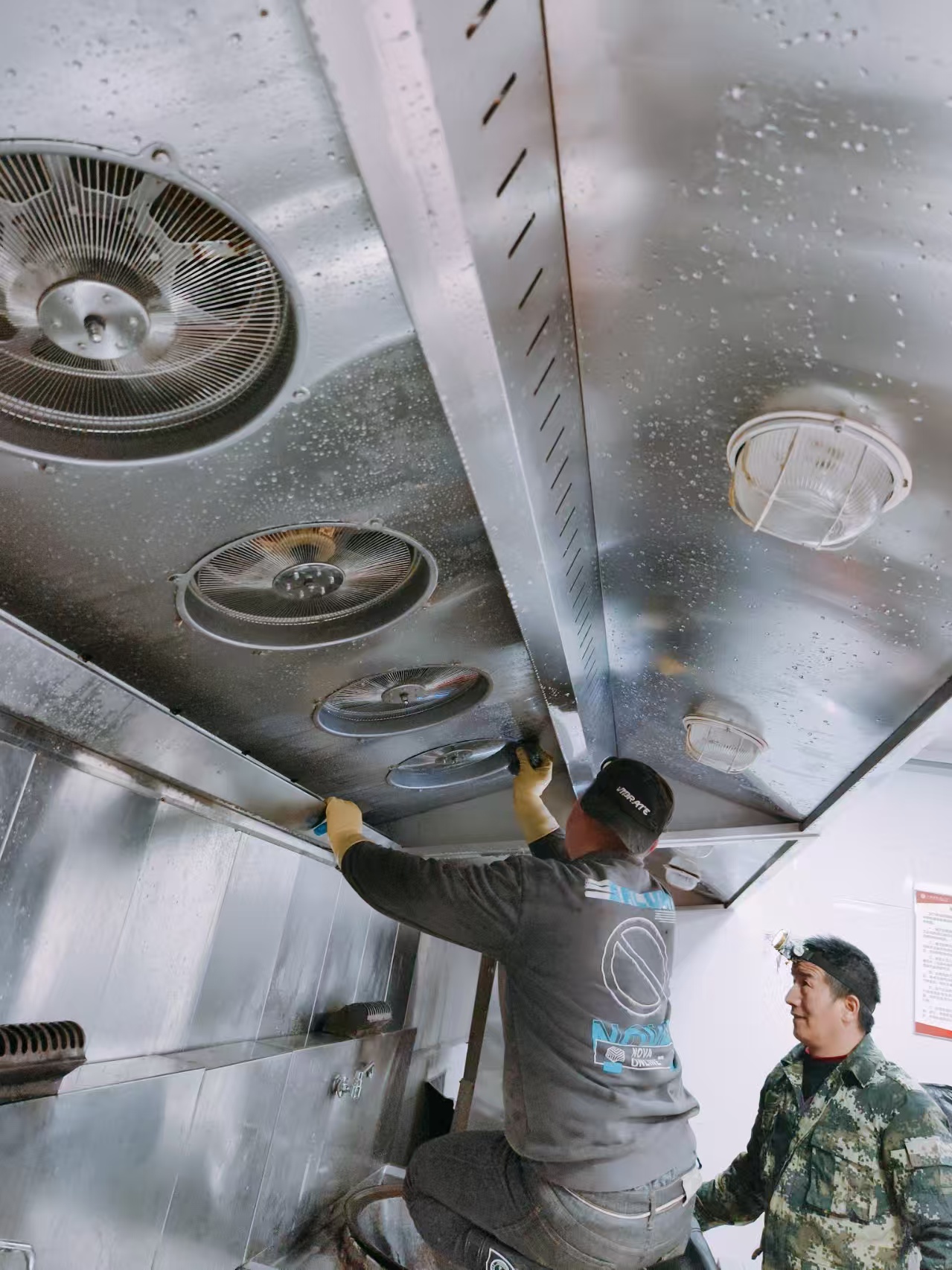 1767068051201489.jpg 排油烟系统清洗