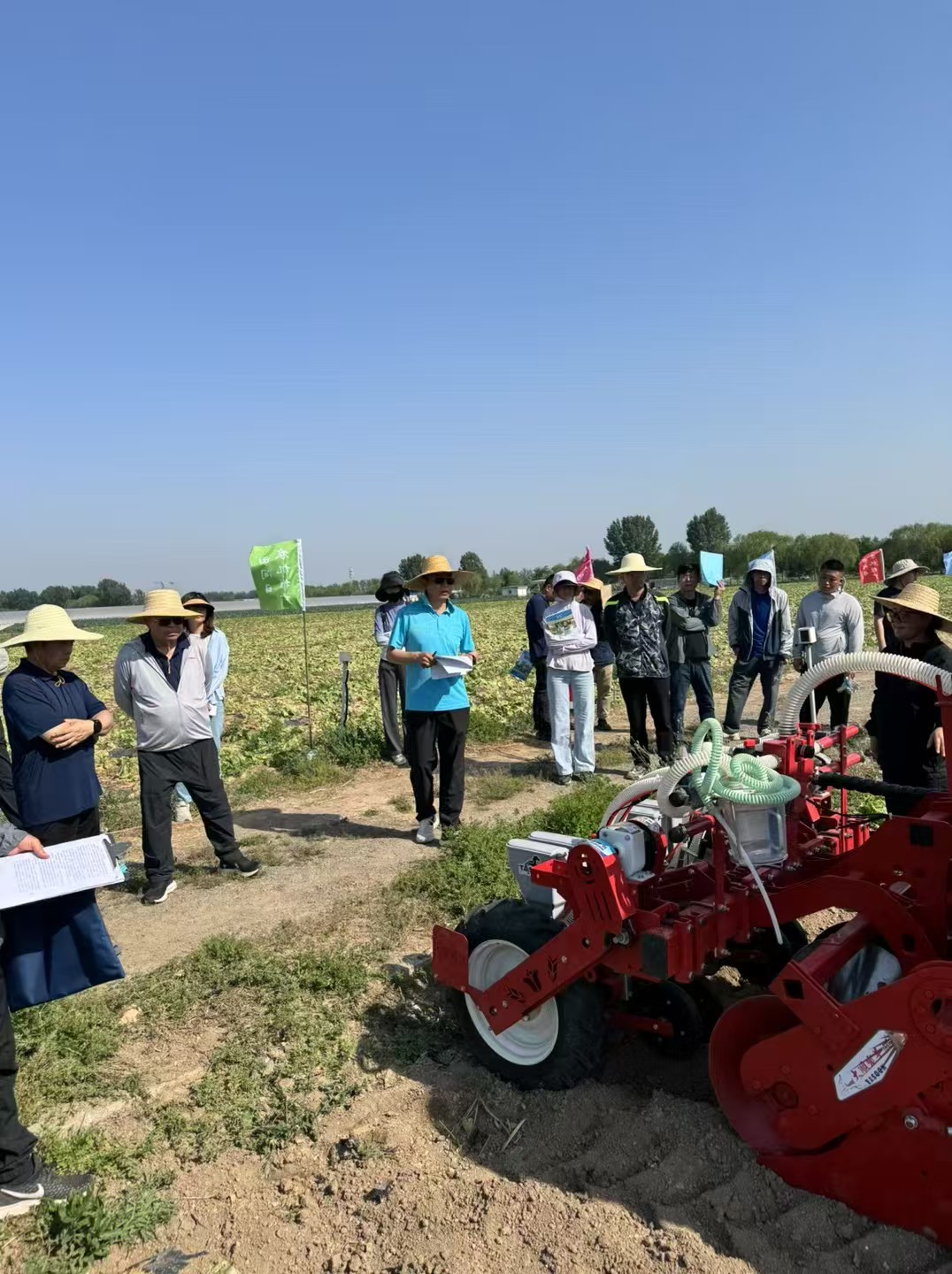 1767168900777289.jpg 蔬菜播种机