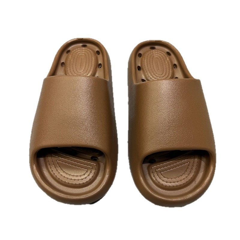 1767597955680479.jpg 雅购特拖鞋