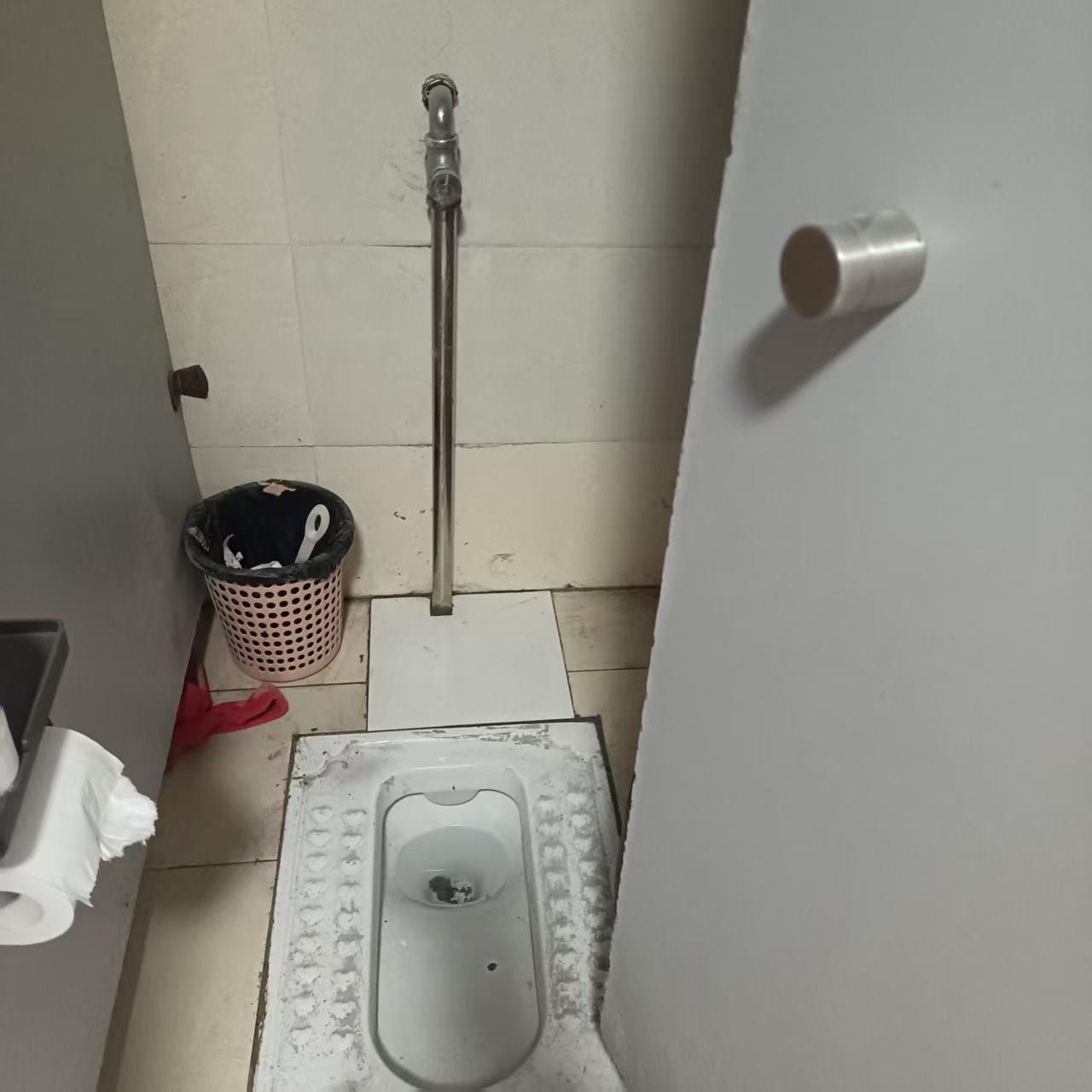 都江堰纪检委卫生间查漏维修