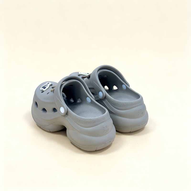 1767748297370621.jpg 雅购特拖鞋