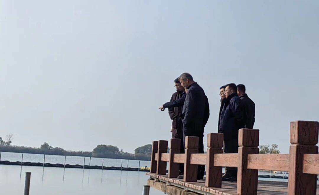 1767751464135787.jpg 省巢湖管理局联合生态环境部长江局监测中心调研巢湖底泥洗脱生境改善试验项目