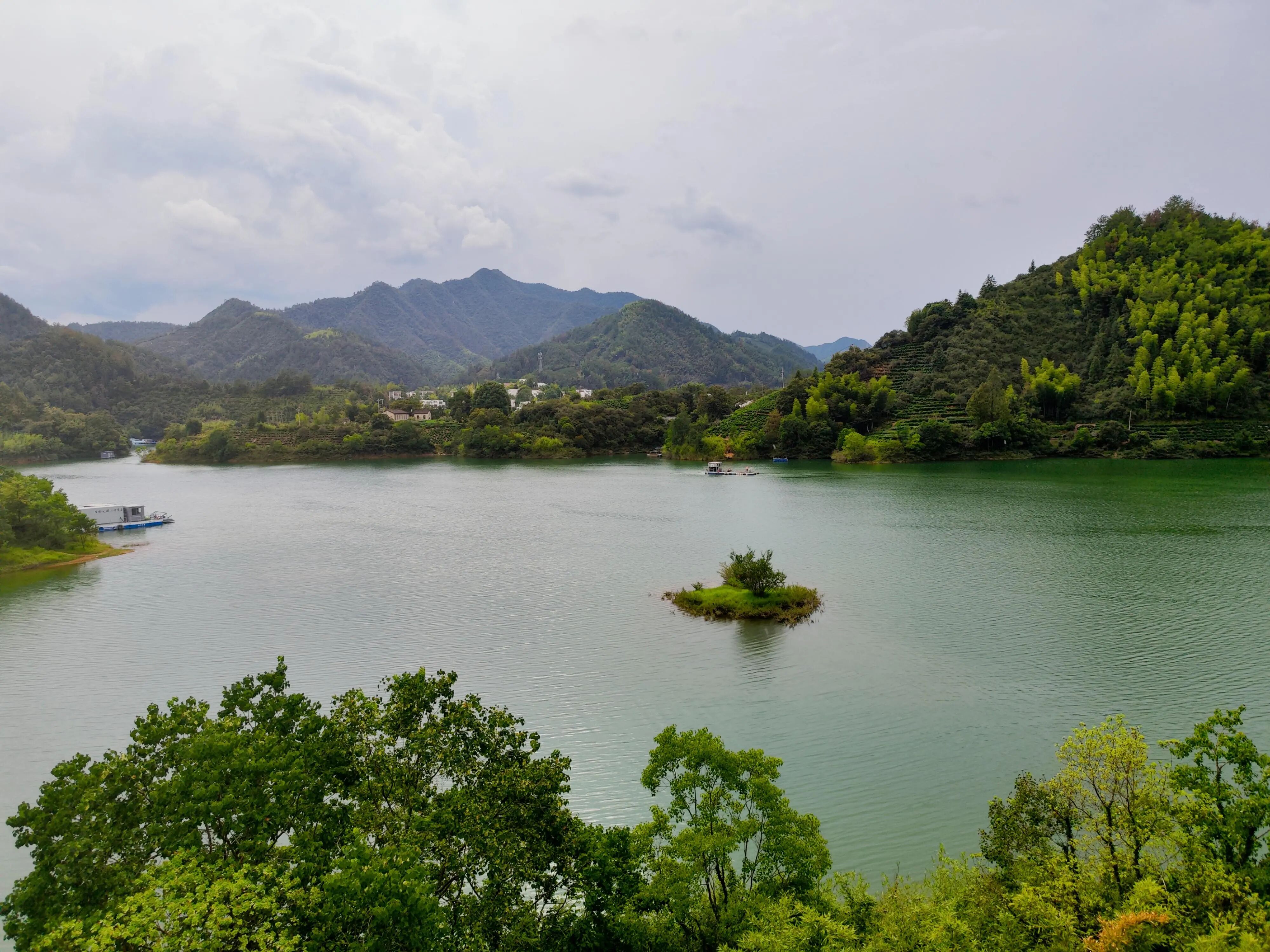 威海市文登区委常委、副区长刘希杰率队考察黄山丰乐水库项目