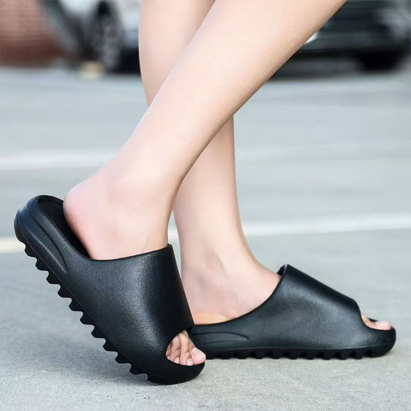 1767928534687353.jpg 雅购特拖鞋