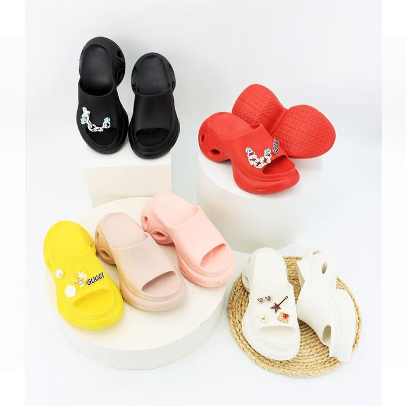 1768038357171402.jpg 雅购特拖鞋