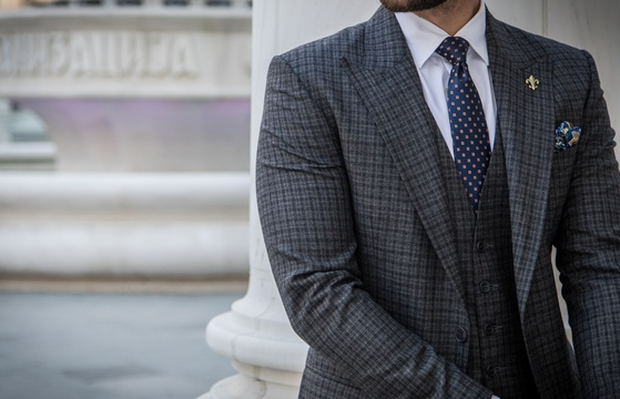 1768191377385457.png 用定制西装提升衣橱魅力:合身指南