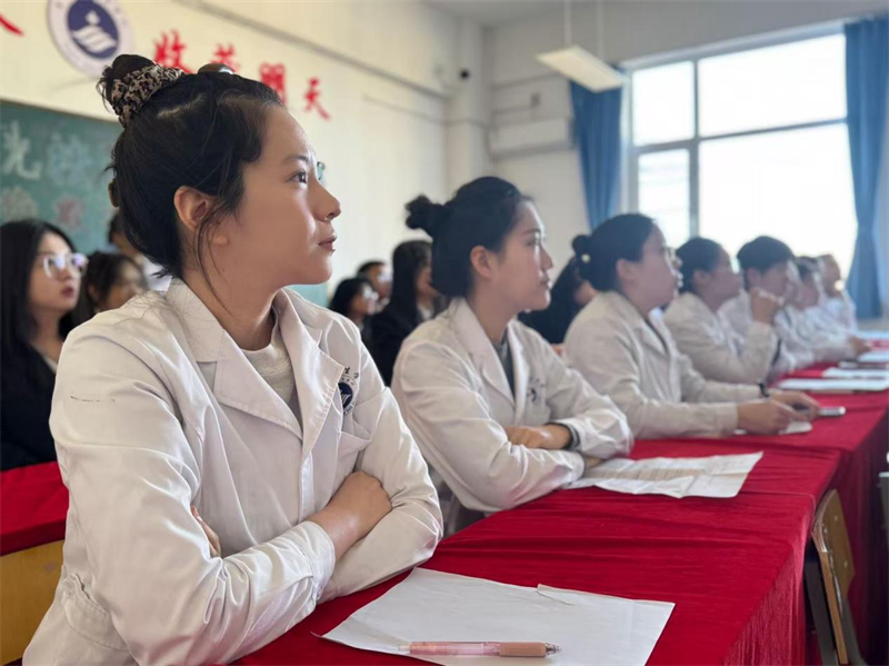 营口渤海卫生学校