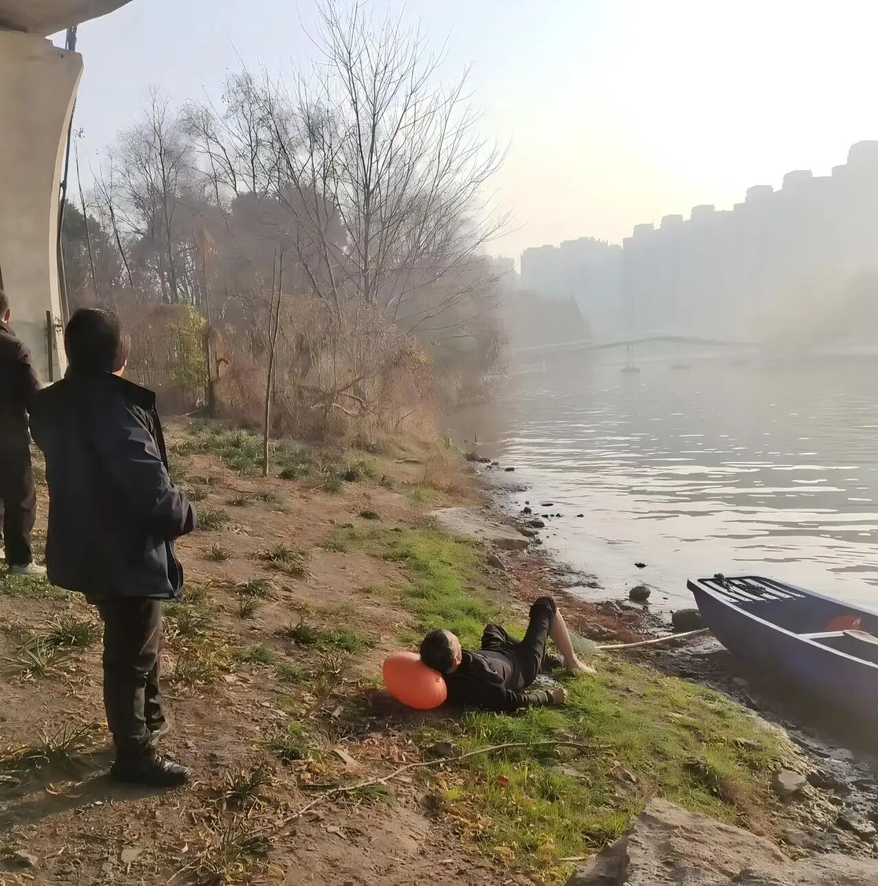 雷克环境员工刘自武成功营救落水老人