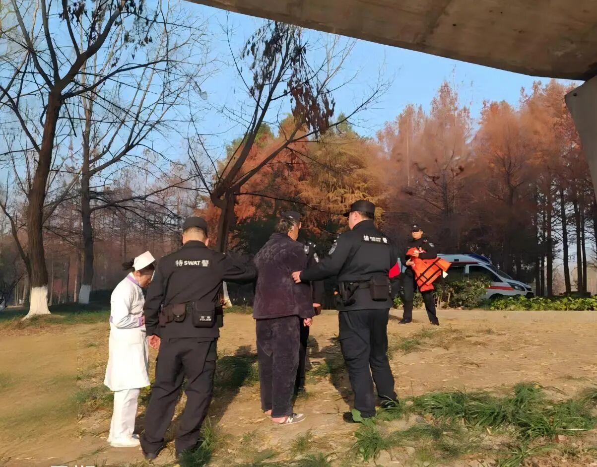 雷克环境员工刘自武成功营救落水老人