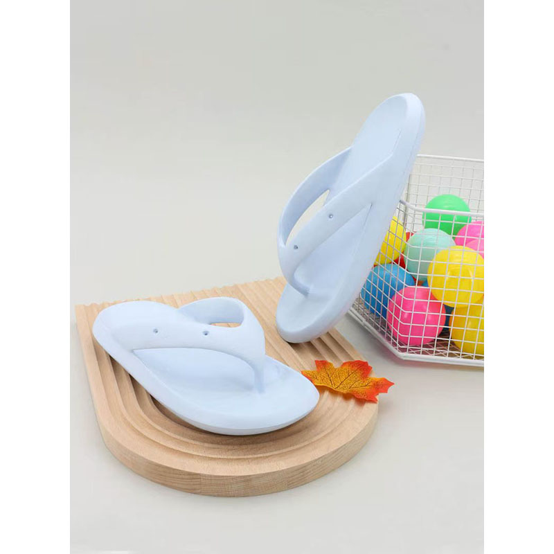 1768814719570880.jpg 雅购特拖鞋