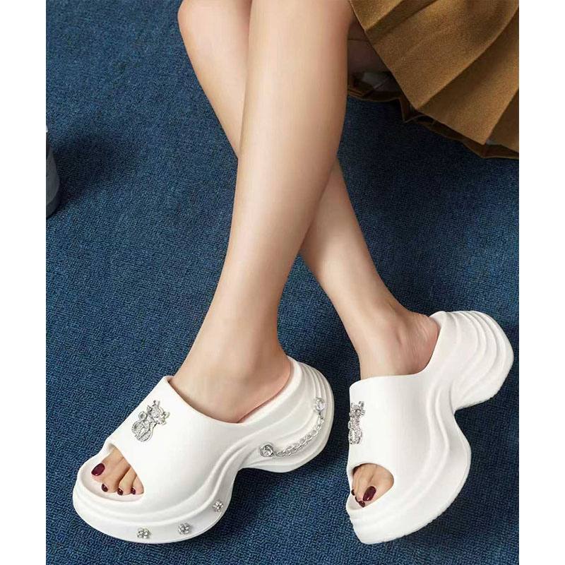 1768983483453091.jpg 雅购特拖鞋