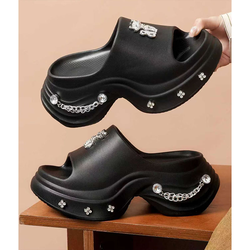 1768983484607996.jpg 雅购特拖鞋