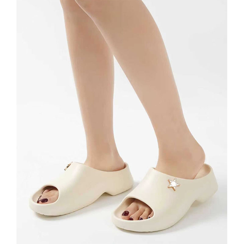 1768983601116091.jpg 雅购特拖鞋