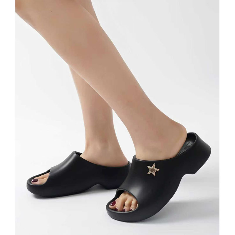 1768983601401087.jpg 雅购特拖鞋