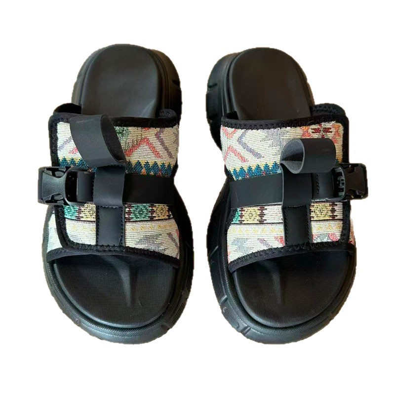 1770021723935215.jpg 雅购特拖鞋