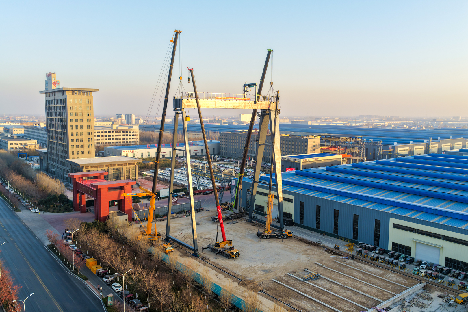 河南矿山2000t门式起重机