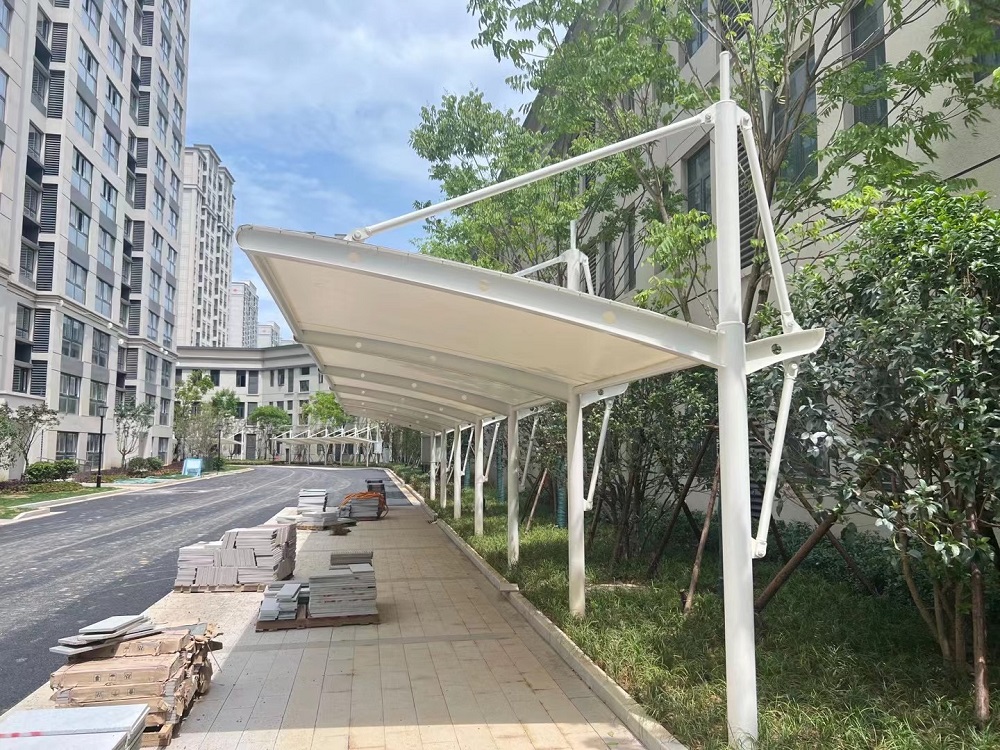 1772504198913319.jpg 拉杆型膜结构停车棚