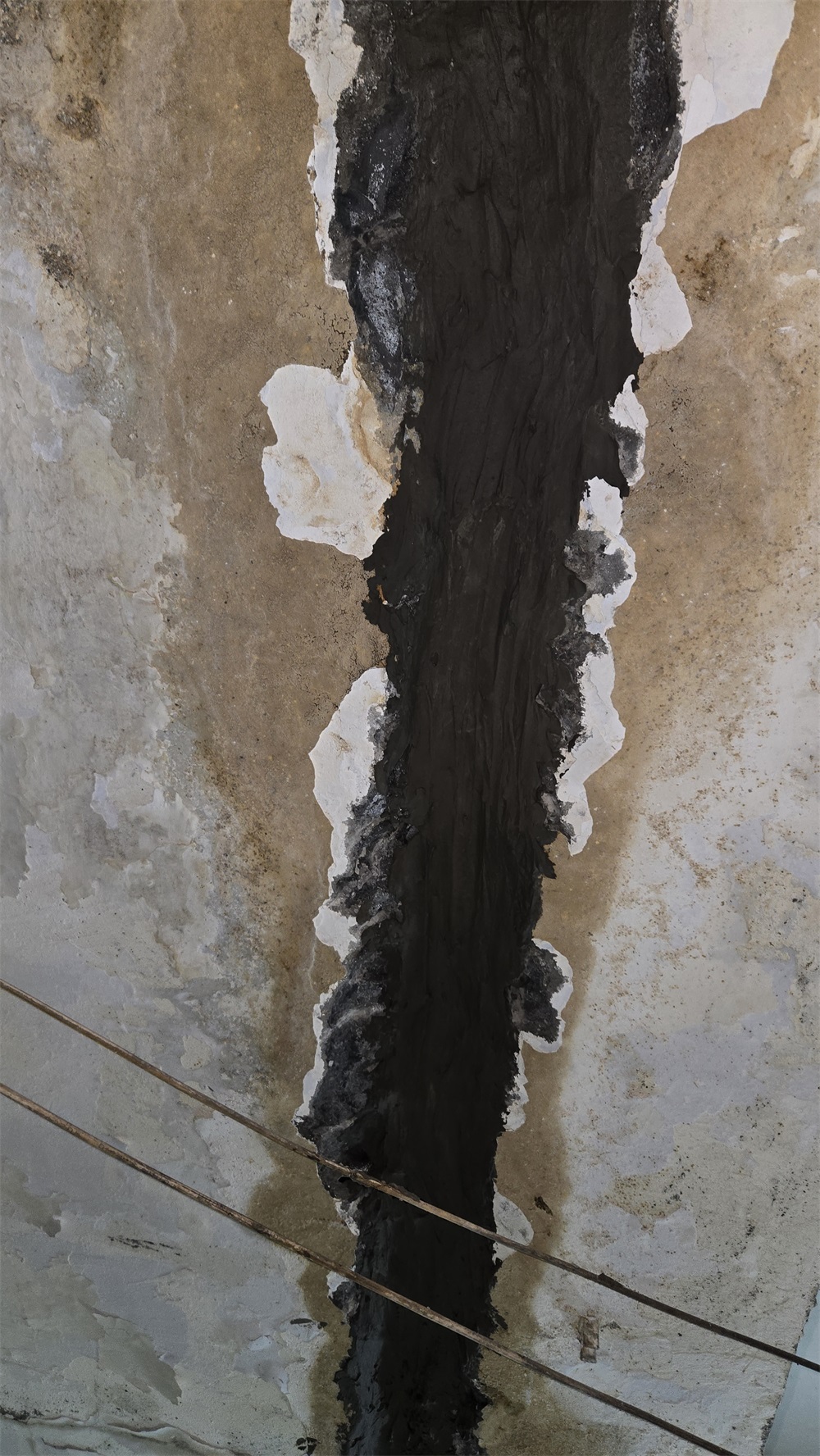 地下室廊道裂缝漏水维修