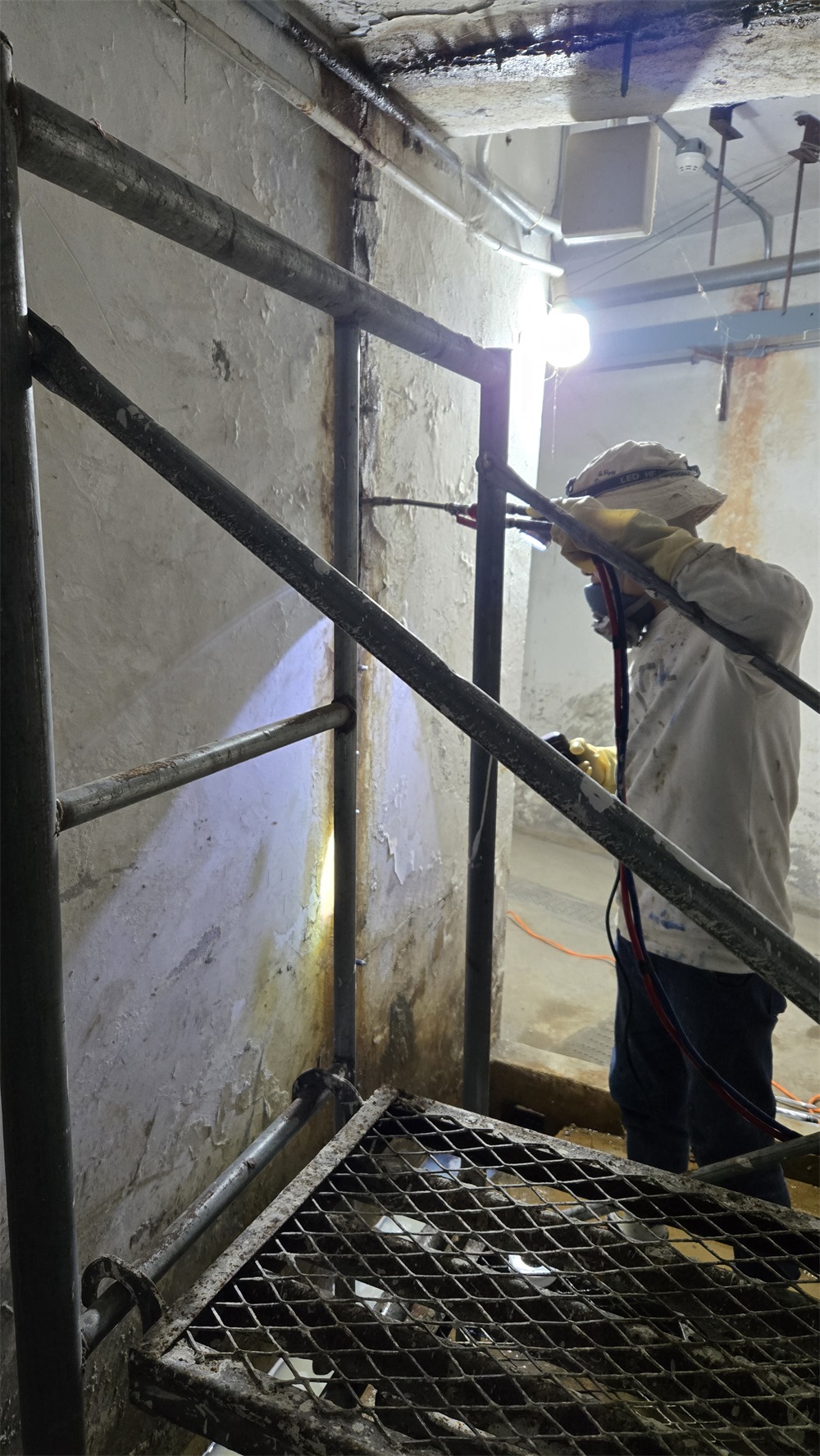 地下室廊道裂缝漏水维修