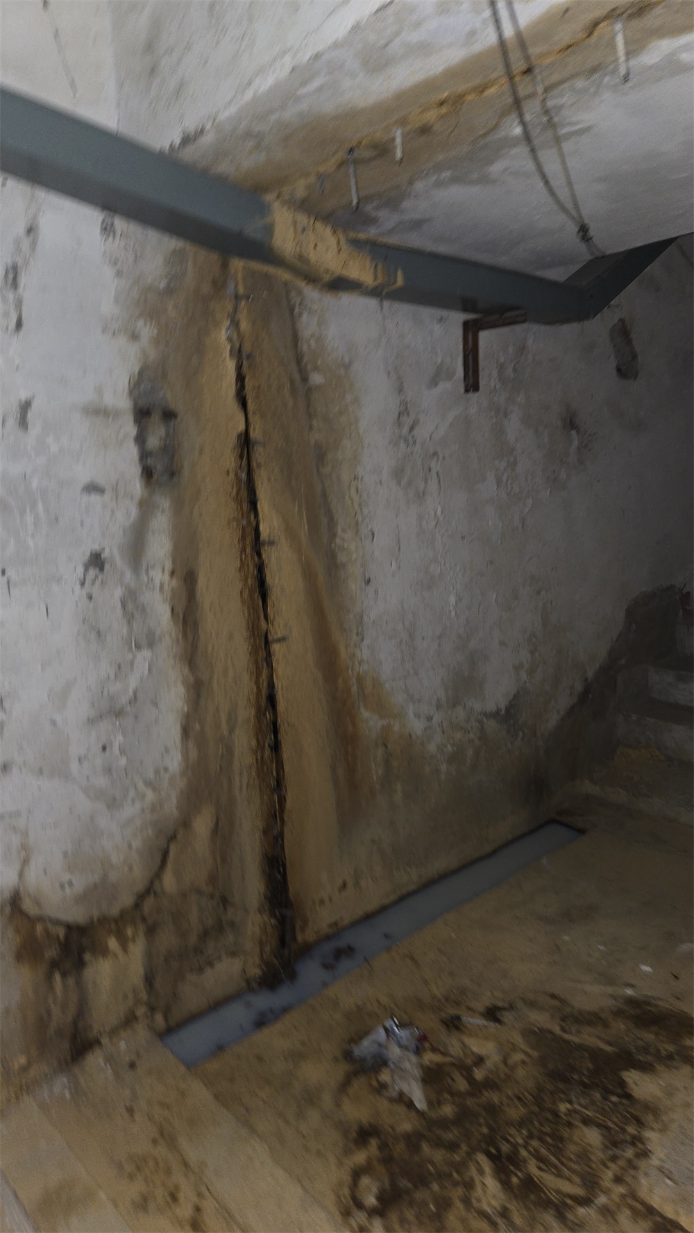 地下室廊道裂缝漏水维修