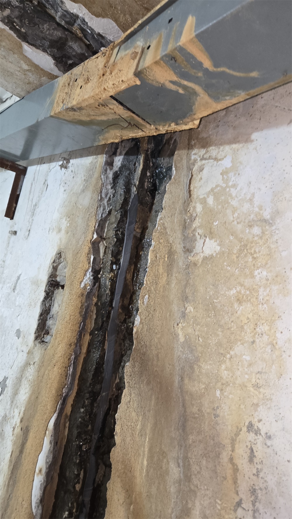 地下室廊道裂缝漏水维修